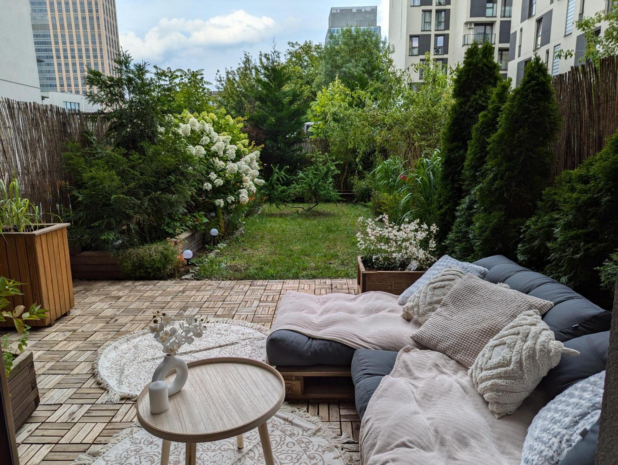 Botanical Escape Warsaw Apartment ภายนอก รูปภาพ
